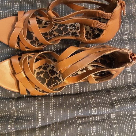 Jessica Simpson heels  002 - Picture 2 of 7